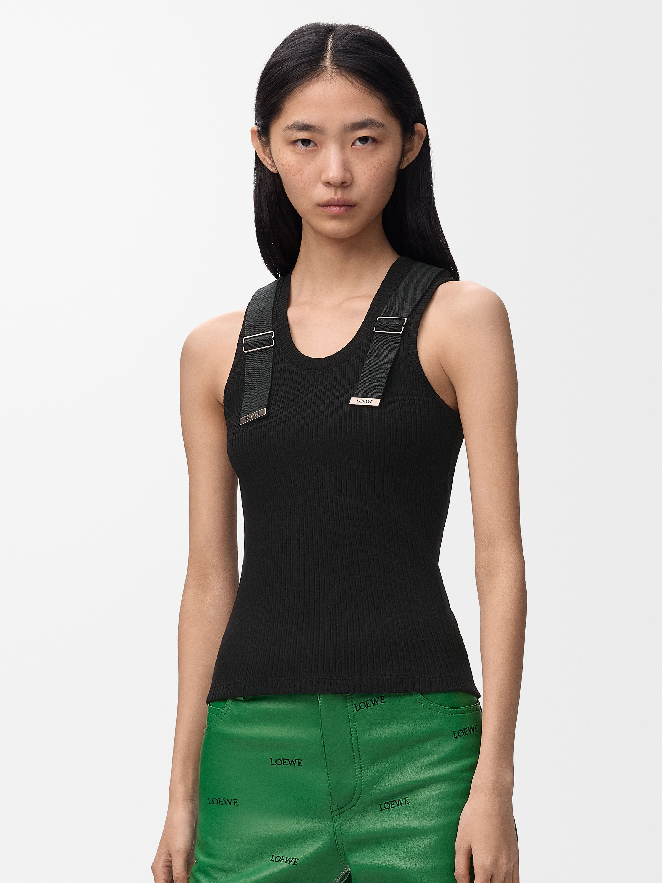 Page 4 - 女性用高級Tシャツ＆スウェットシャツ - LOEWE - ロエベ 日本